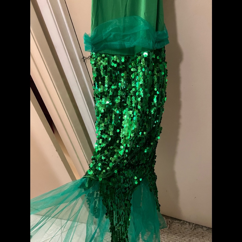 Charade’s Women's Green Sequin Mermaid Costume - NEW - Picture 7 of 13